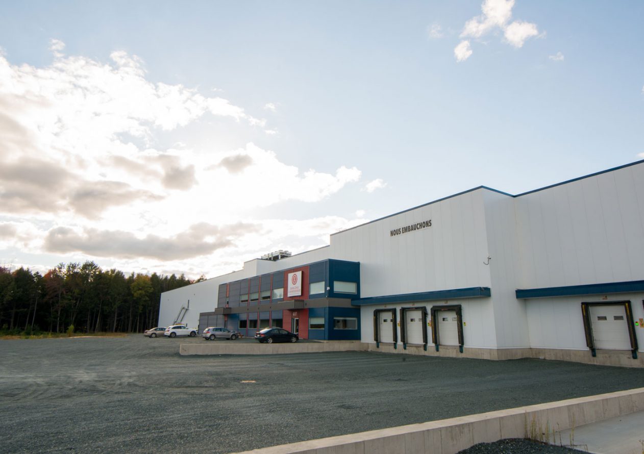 INSTALLATION DAMA Panneaux extérieurs projet Emblème Canneberge