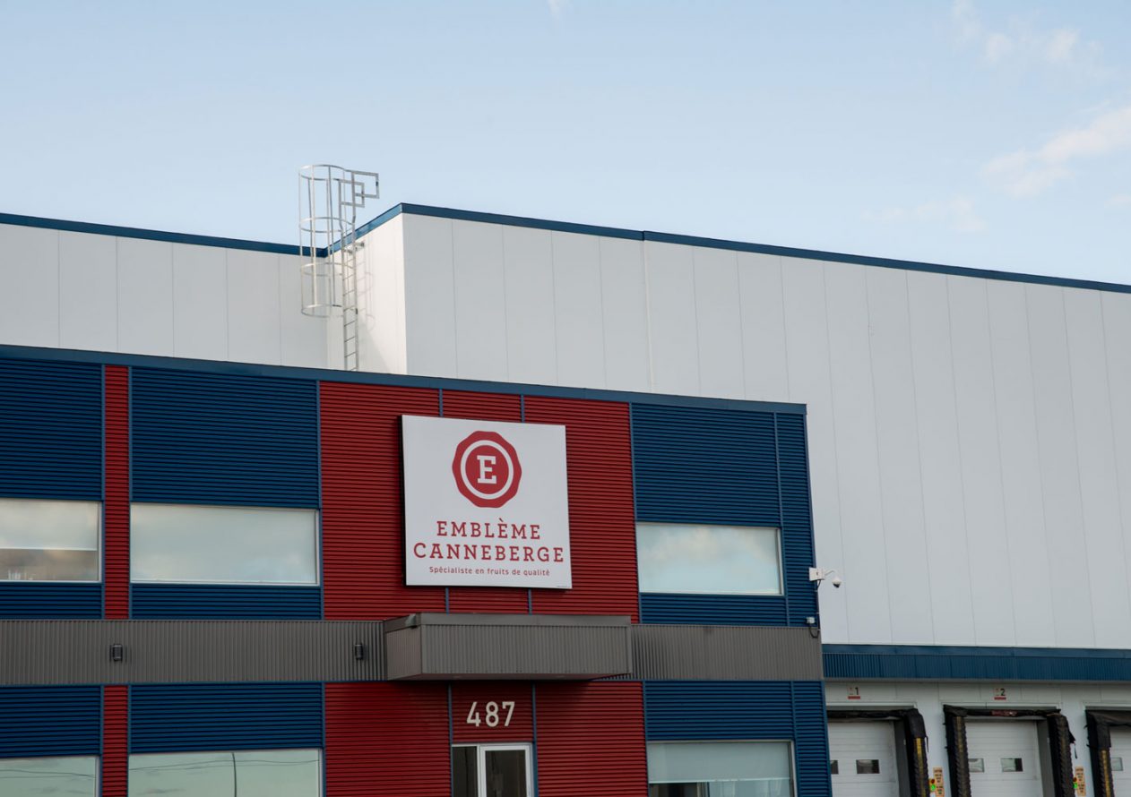INSTALLATION DAMA Panneaux extérieurs projet Emblème Canneberge