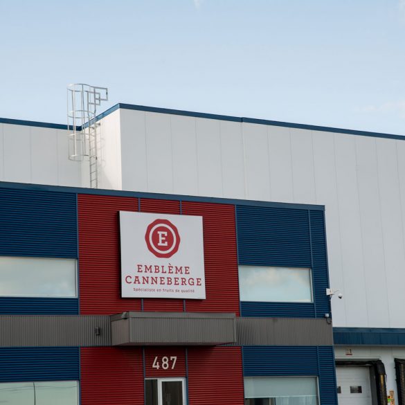 INSTALLATION DAMA Panneaux extérieurs projet Emblème Canneberge