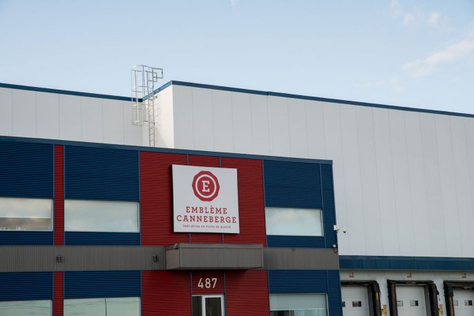 INSTALLATION DAMA Panneaux extérieurs projet Emblème Canneberge